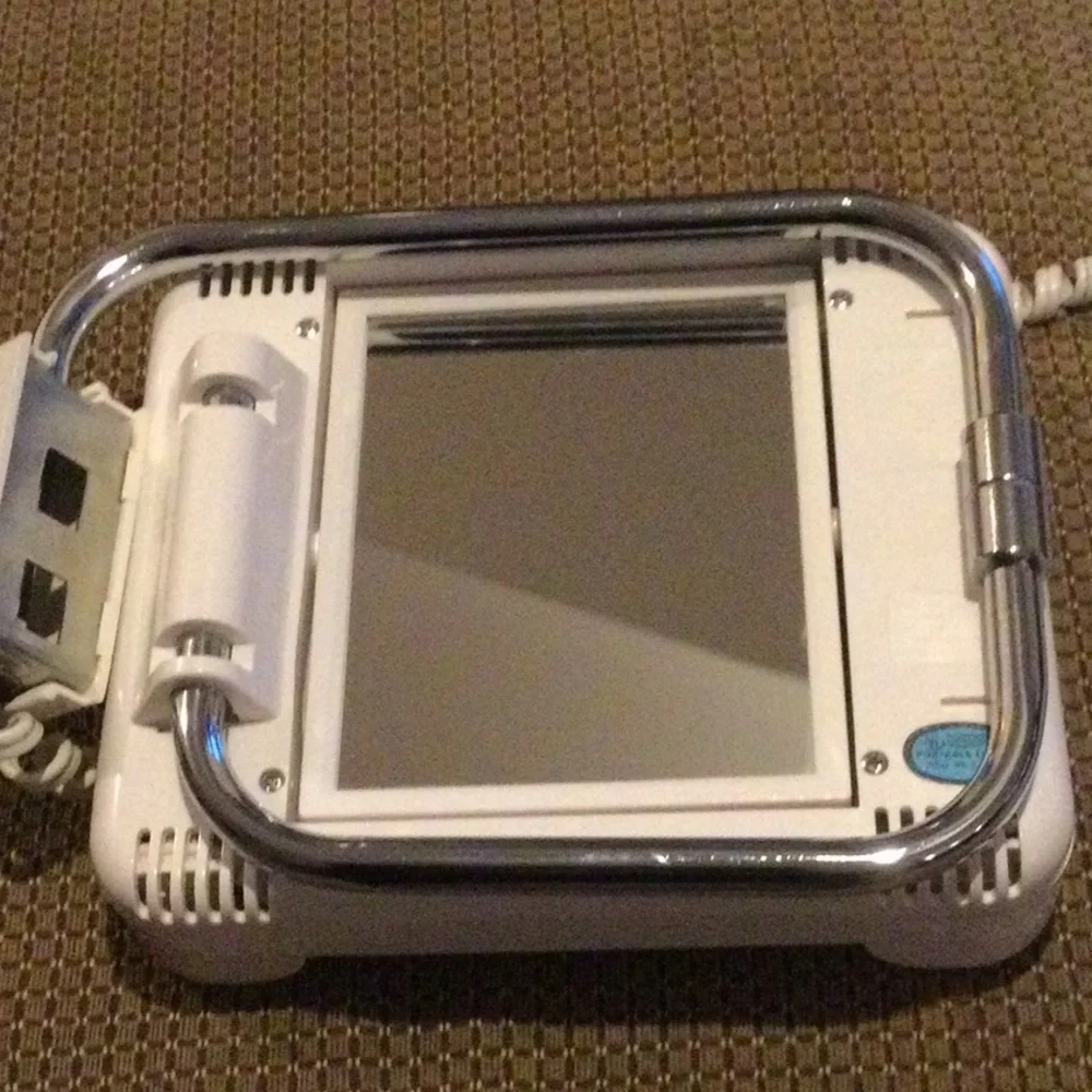 Swing a light lighted makeup mirror.